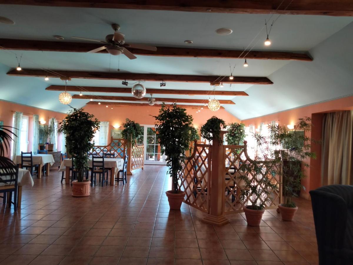 Zajazd Restauracja Machliny Esterno foto