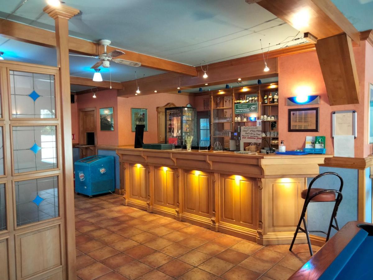 Zajazd Restauracja Machliny Esterno foto