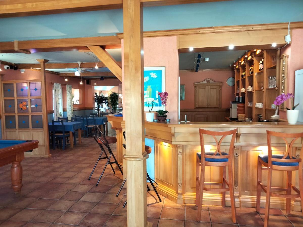 Zajazd Restauracja Machliny Esterno foto
